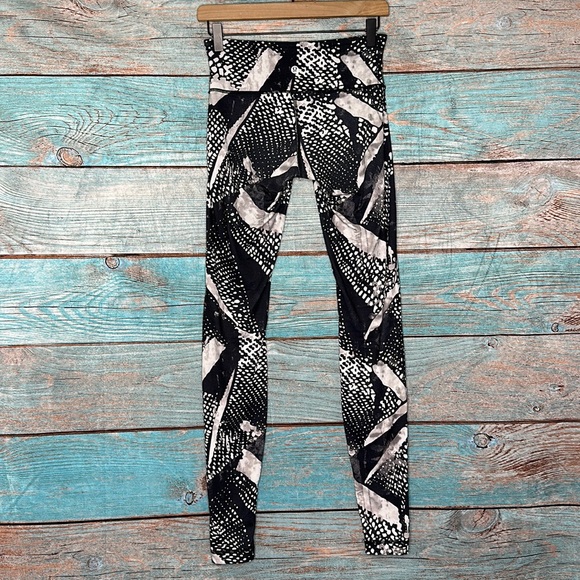 Lululemon Black White Leggings Pants Size 4 - Picture 1 of 7